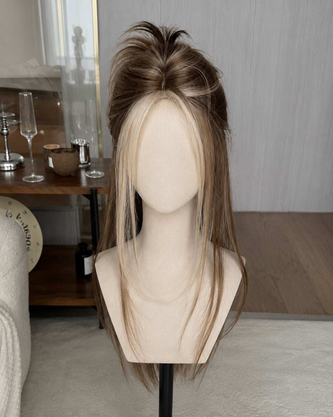 Y2K Mousy Brown Lob with Highlight Pieces