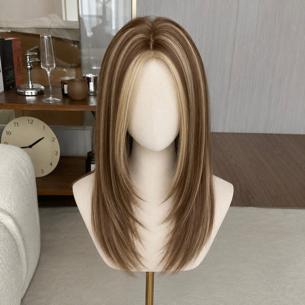 Y2K Mousy Brown Lob with Highlight Pieces