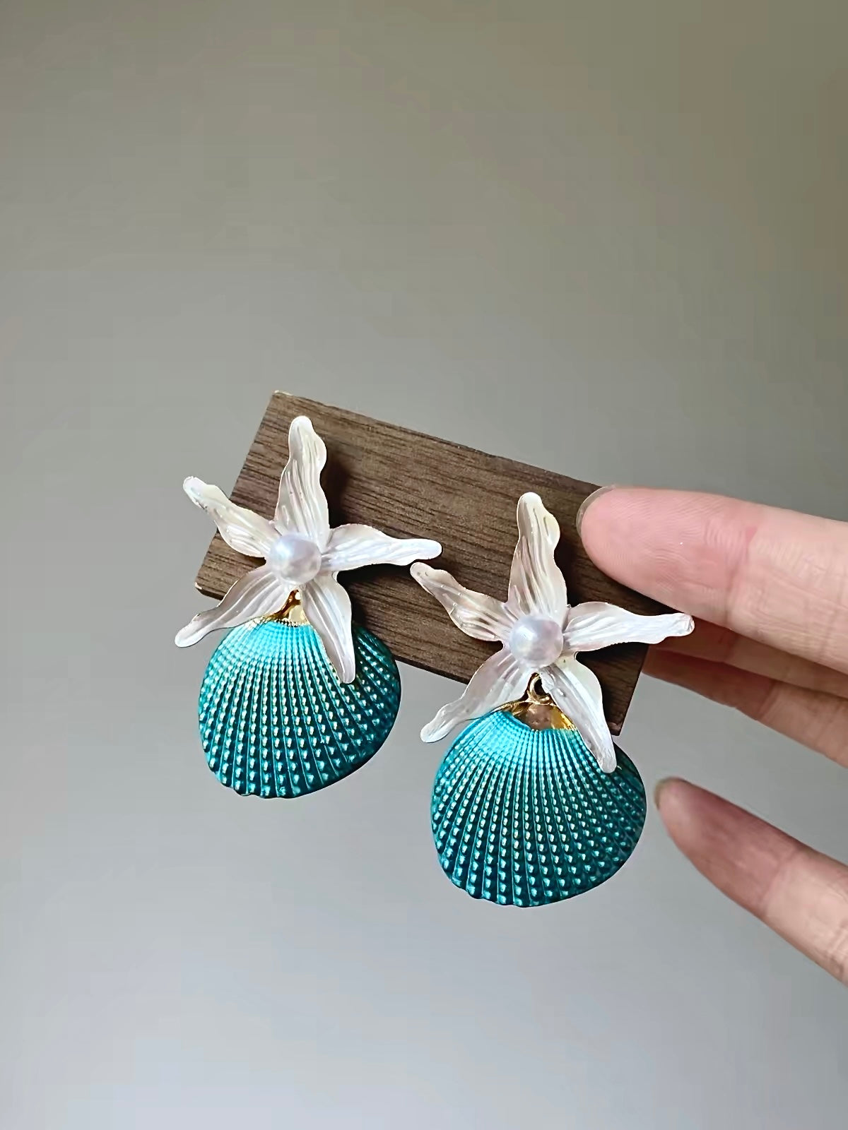 Summer Vibe Seashell Starfish Earrings